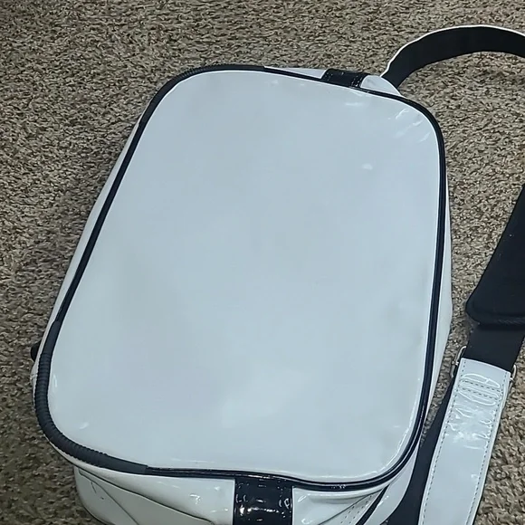 Vintage Nike Patent White and Black Messenger Bag - Picture 5 of 16